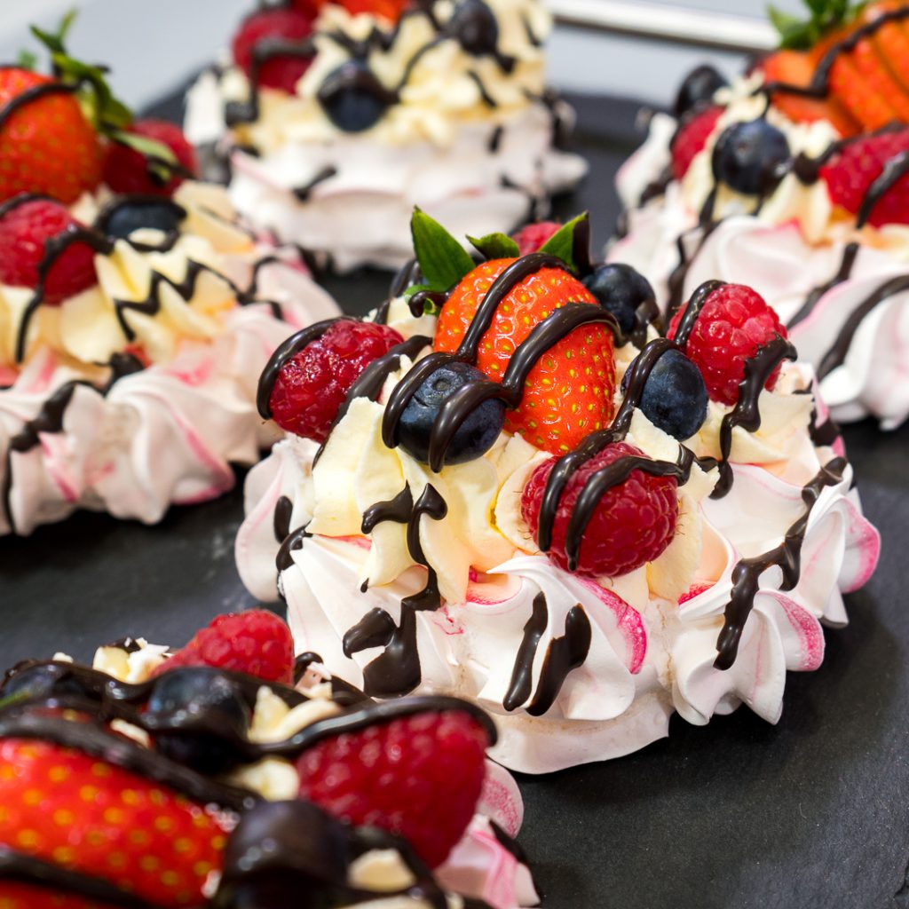 Whipping It Up Mini Pavlovas