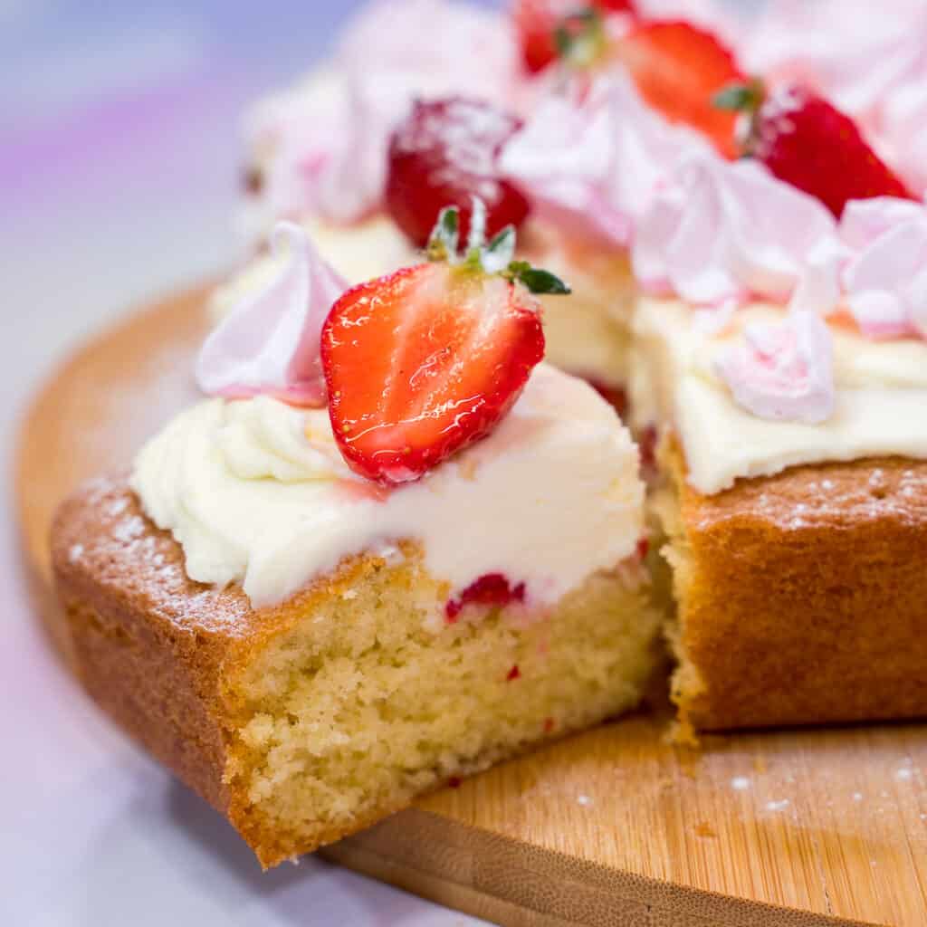 Strawberries & Cream Traybake